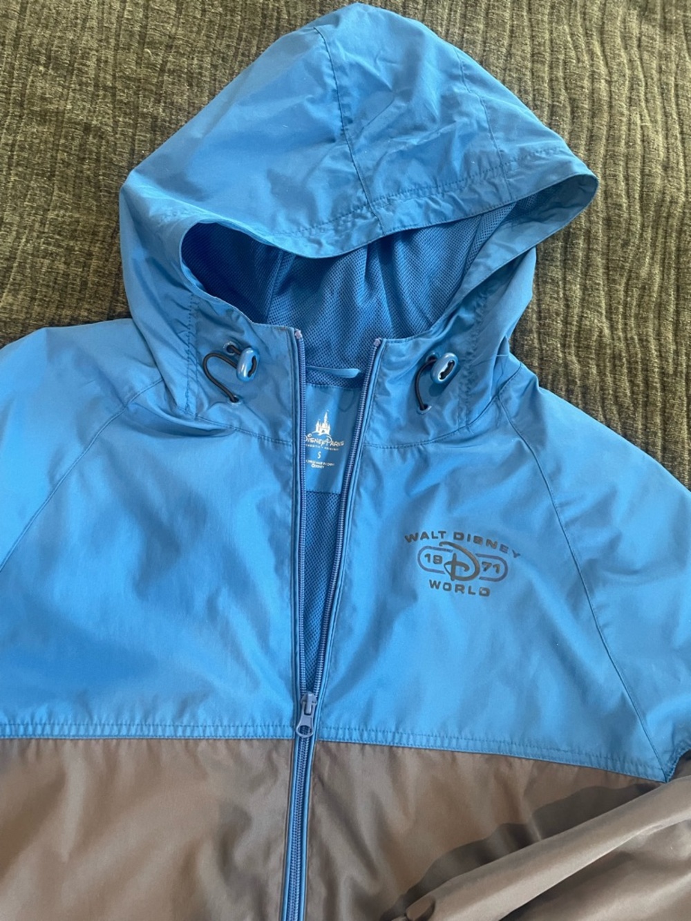 Disney Men's Blue and Gray Hooded Windbreaker Size Small - Picture 2 of 9